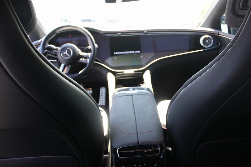 Mercedes-Benz EQS Vehicle Image 13