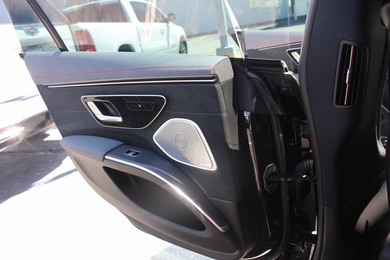 Mercedes-Benz EQS Vehicle Image 15