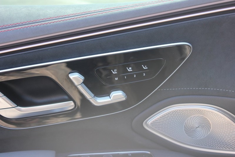 Mercedes-Benz EQS Vehicle Image 18