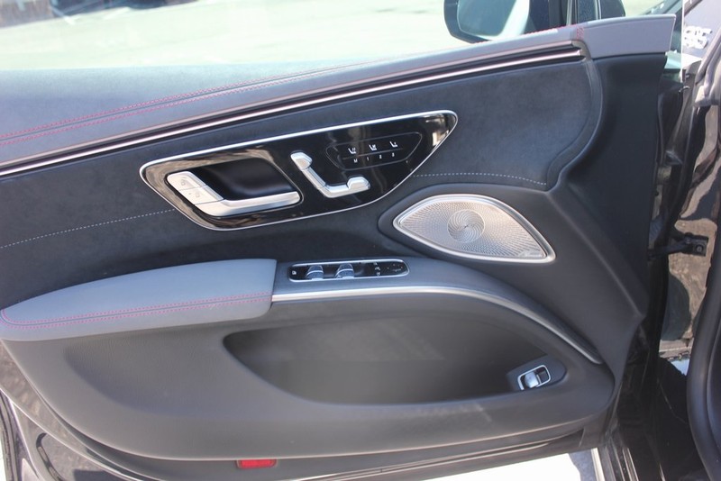 Mercedes-Benz EQS Vehicle Image 19