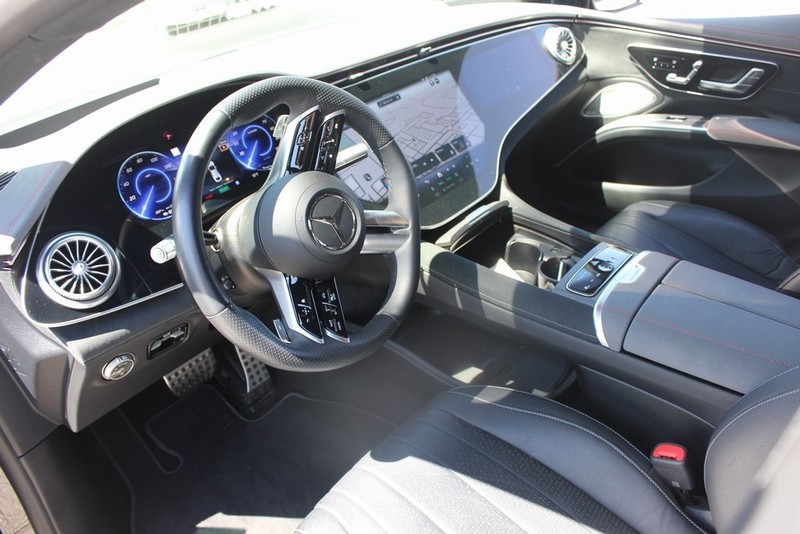 Mercedes-Benz EQS Vehicle Image 24
