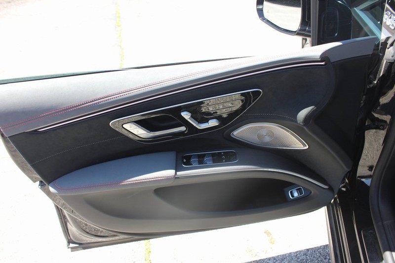 Mercedes-Benz EQS Vehicle Image 25