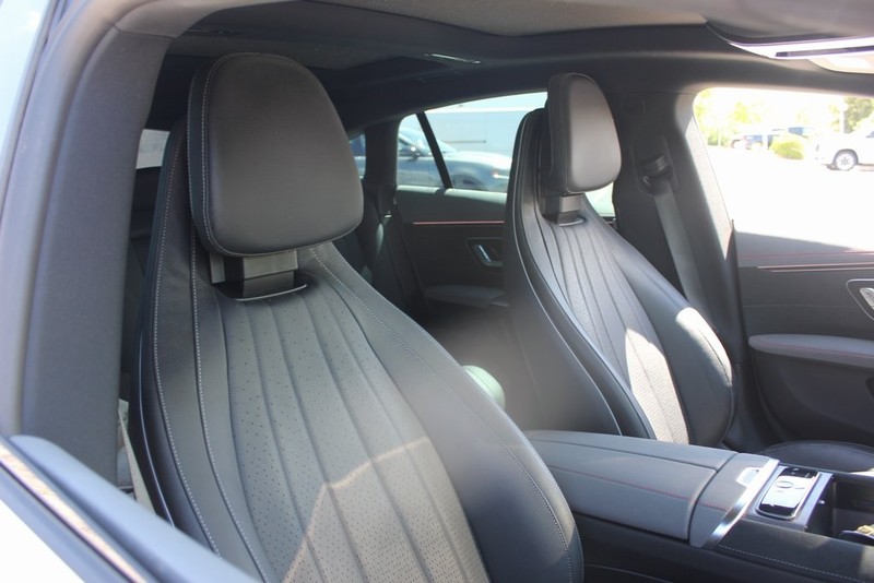 Mercedes-Benz EQS Vehicle Image 36