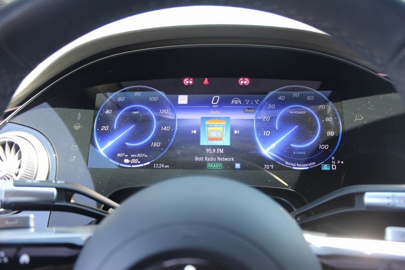 Mercedes-Benz EQS Vehicle Image 38
