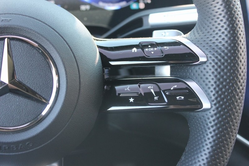 Mercedes-Benz EQS Vehicle Image 41