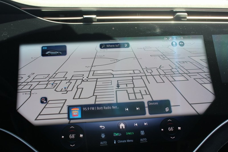 Mercedes-Benz EQS Vehicle Image 51