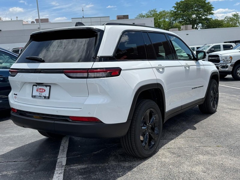 Jeep Grand Cherokee Vehicle Image 03