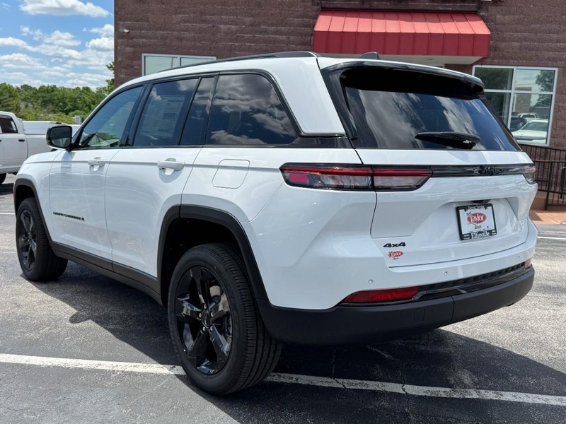 Jeep Grand Cherokee Vehicle Image 04