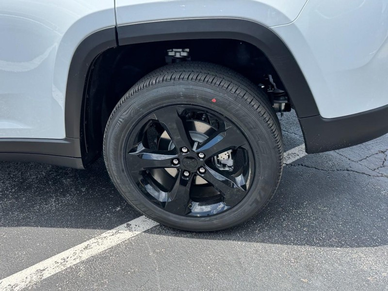 Jeep Grand Cherokee Vehicle Image 07