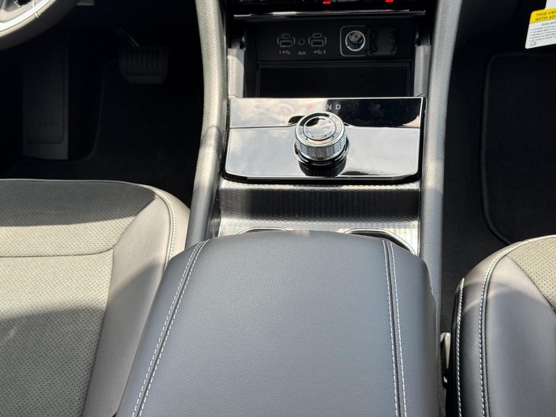 Jeep Grand Cherokee Vehicle Image 20