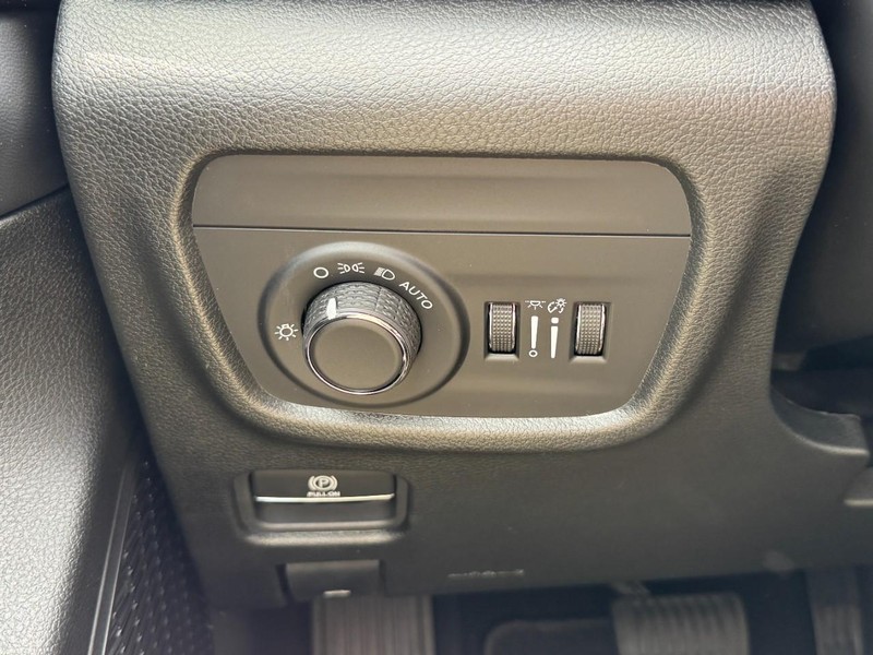 Jeep Grand Cherokee Vehicle Image 22