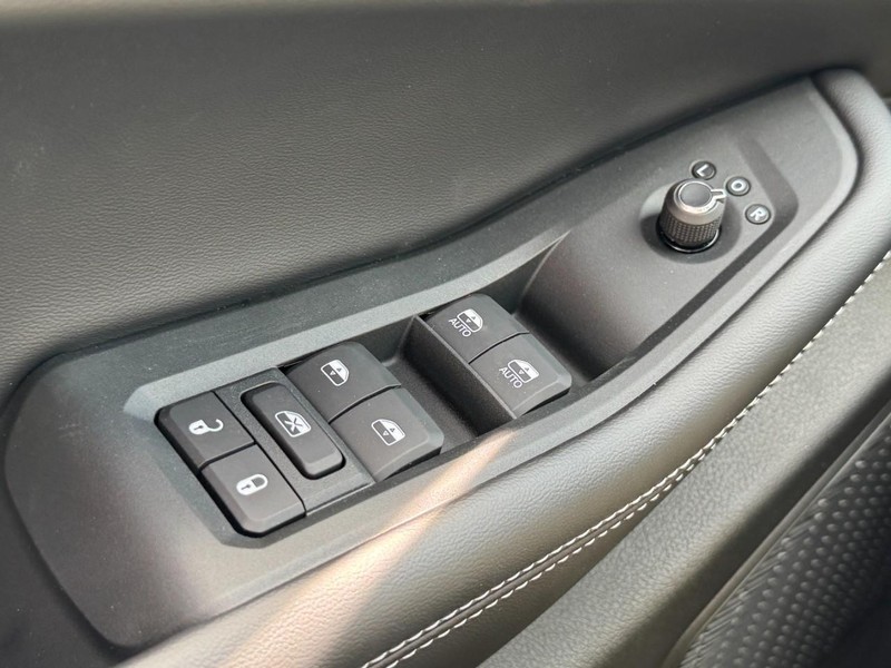 Jeep Grand Cherokee Vehicle Image 29
