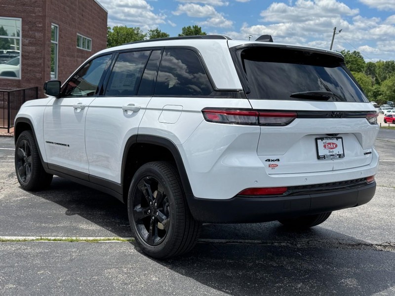 Jeep Grand Cherokee Vehicle Image 04