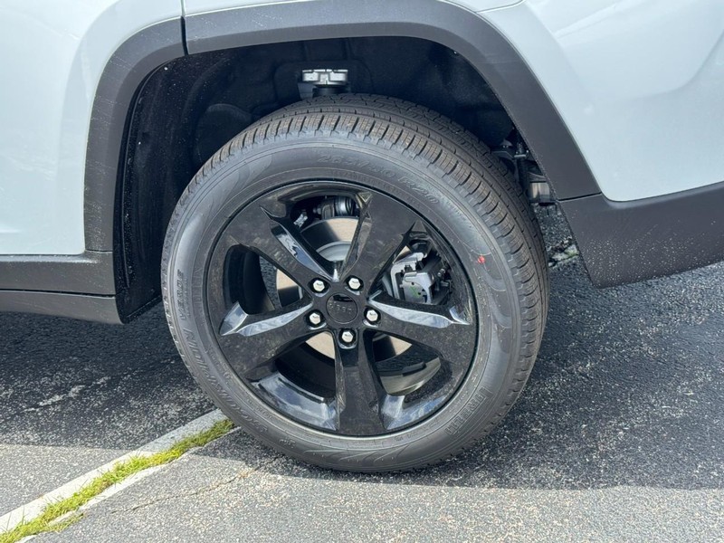 Jeep Grand Cherokee Vehicle Image 07