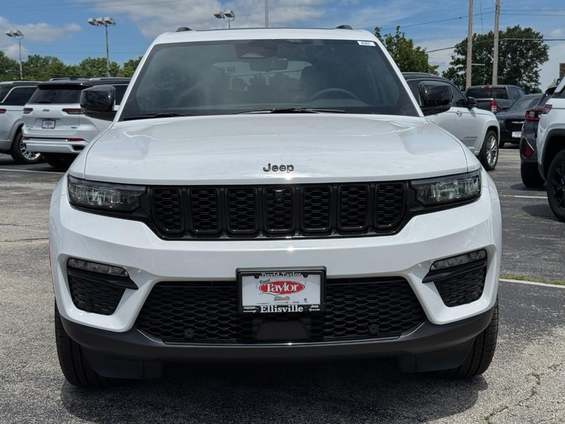 Jeep Grand Cherokee Vehicle Image 09