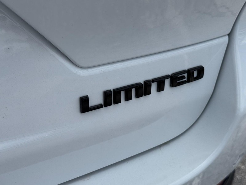 Jeep Grand Cherokee Vehicle Image 12