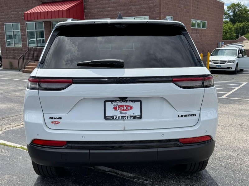Jeep Grand Cherokee Vehicle Image 15