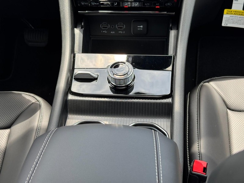 Jeep Grand Cherokee Vehicle Image 20