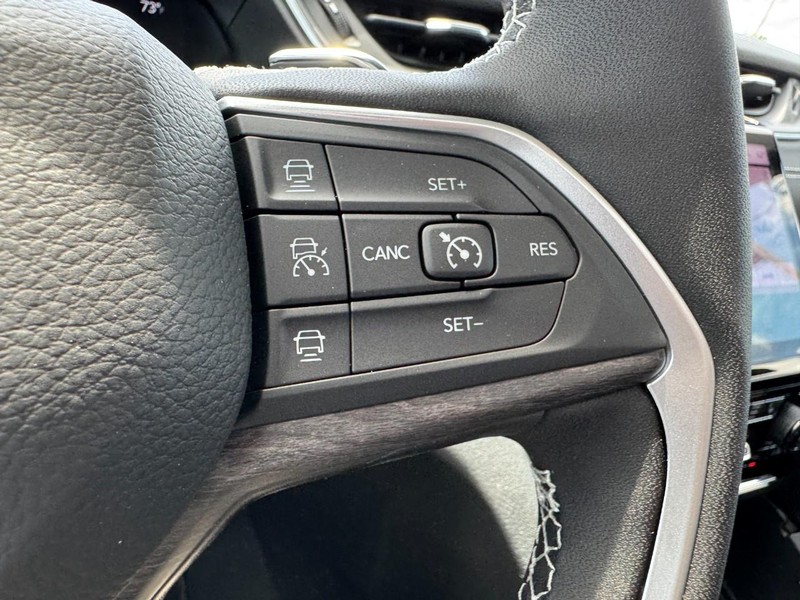 Jeep Grand Cherokee Vehicle Image 24