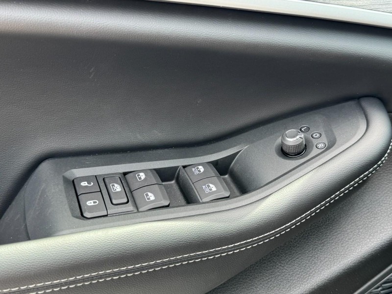 Jeep Grand Cherokee Vehicle Image 29
