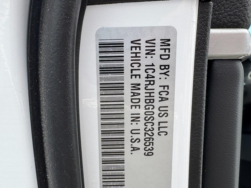 Jeep Grand Cherokee Vehicle Image 31