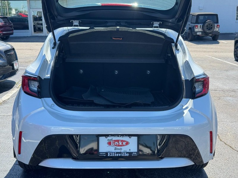 Toyota Corolla Hatchback Vehicle Image 11