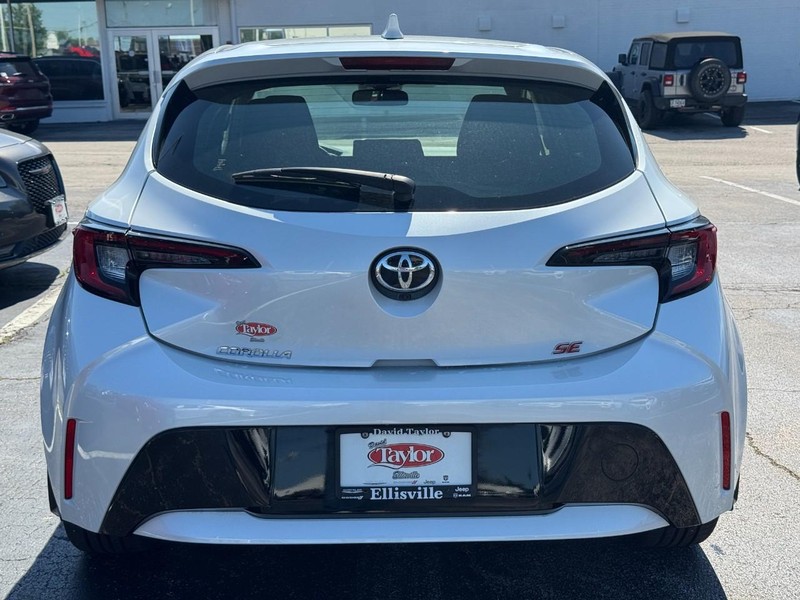 Toyota Corolla Hatchback Vehicle Image 14