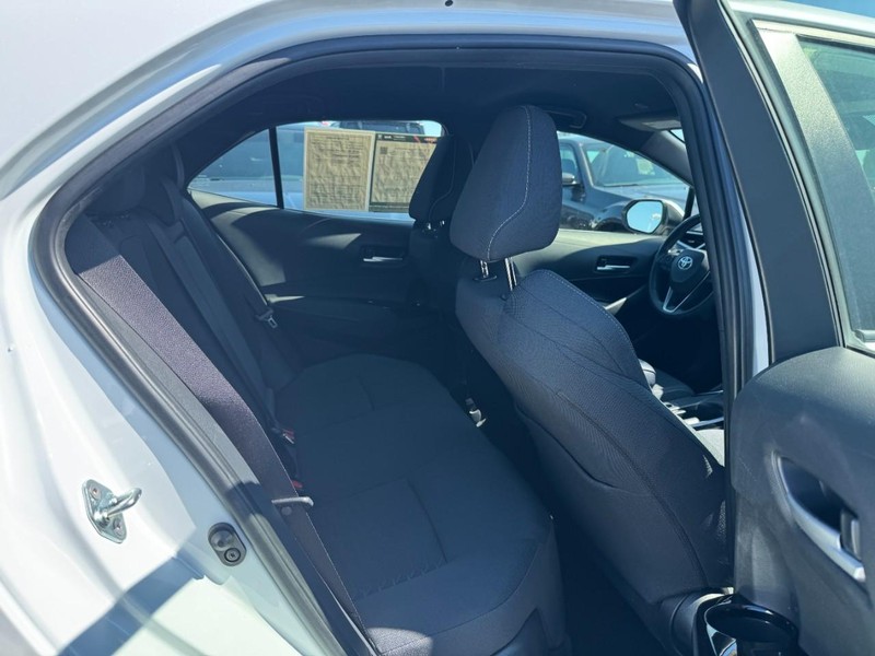 Toyota Corolla Hatchback Vehicle Image 15