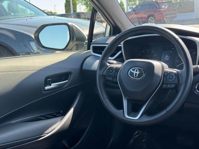 Toyota Corolla Hatchback Vehicle Image 17