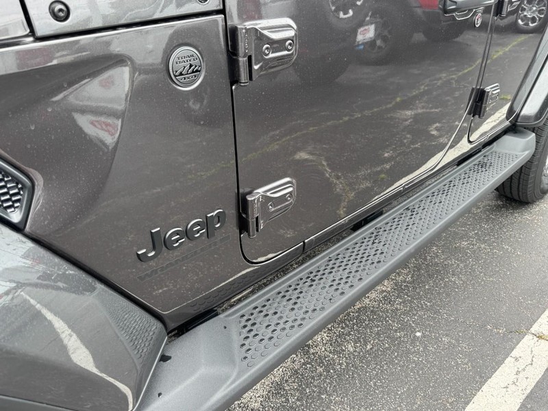 Jeep Wrangler Vehicle Image 11