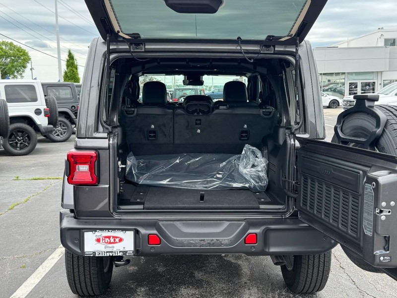 Jeep Wrangler Vehicle Image 13