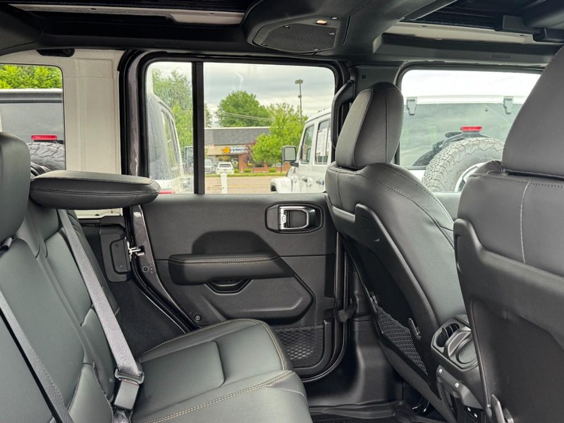 Jeep Wrangler Vehicle Image 15