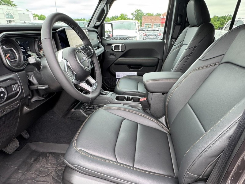 Jeep Wrangler Vehicle Image 21