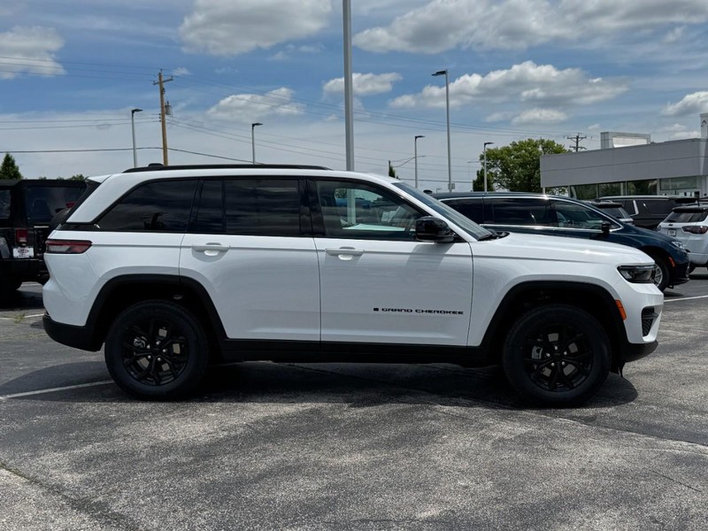 Jeep Grand Cherokee Vehicle Image 02