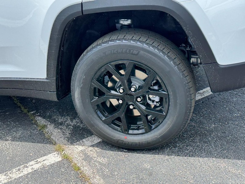 Jeep Grand Cherokee Vehicle Image 07