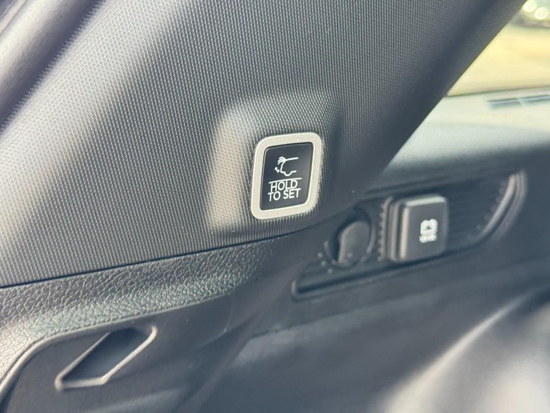 Jeep Grand Cherokee Vehicle Image 13