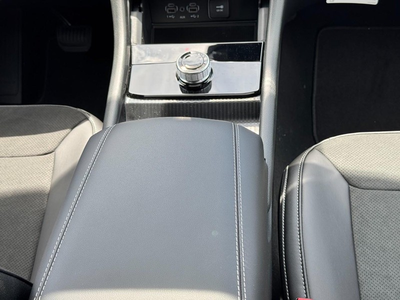 Jeep Grand Cherokee Vehicle Image 19