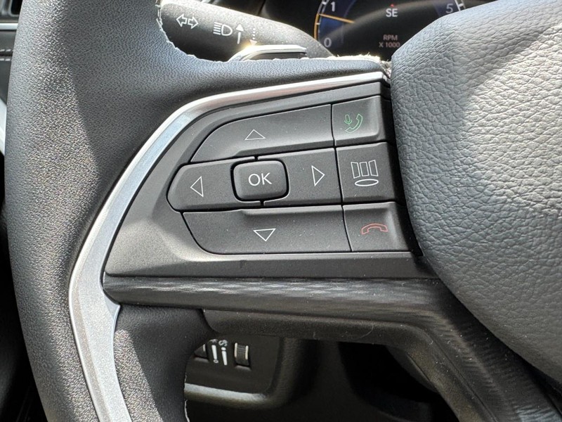 Jeep Grand Cherokee Vehicle Image 22