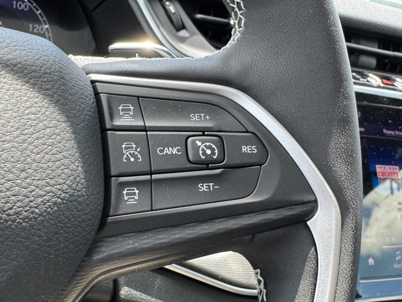 Jeep Grand Cherokee Vehicle Image 23