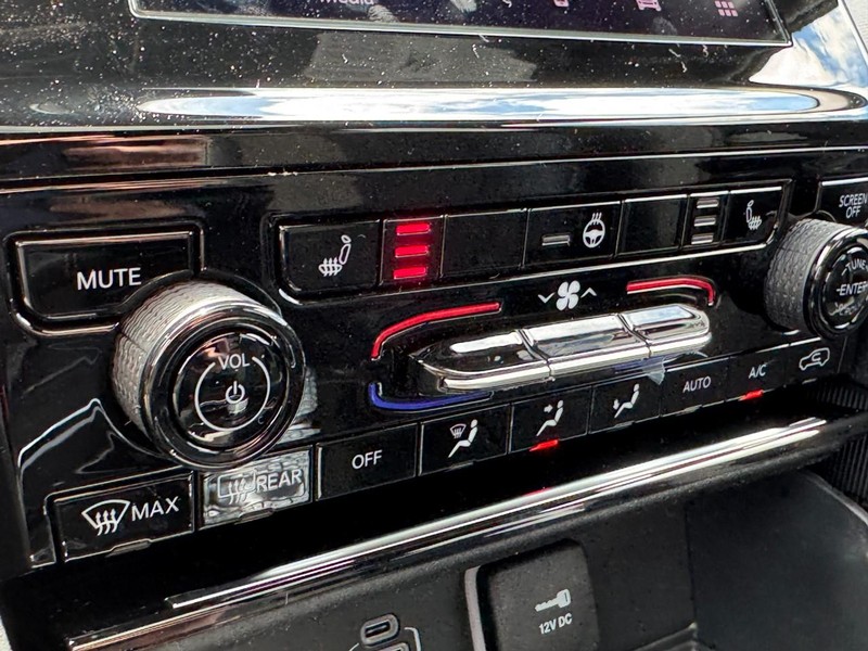 Jeep Grand Cherokee Vehicle Image 25