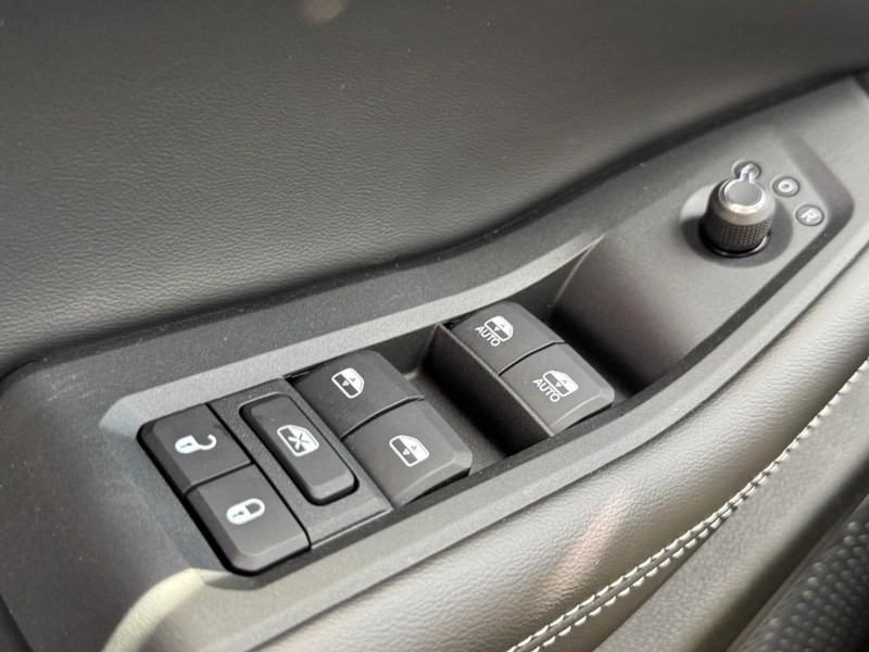 Jeep Grand Cherokee Vehicle Image 27