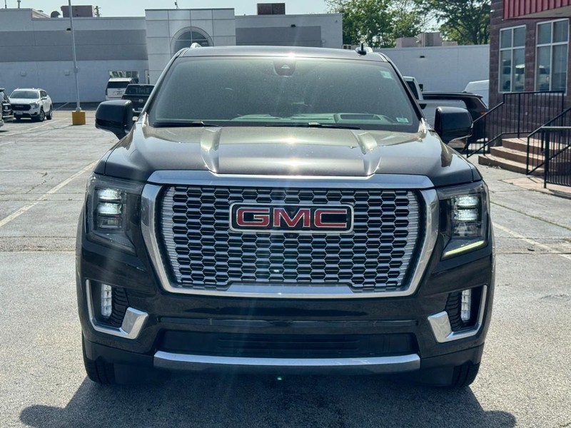 GMC Yukon Vehicle Image 12