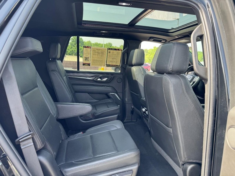 GMC Yukon Vehicle Image 14