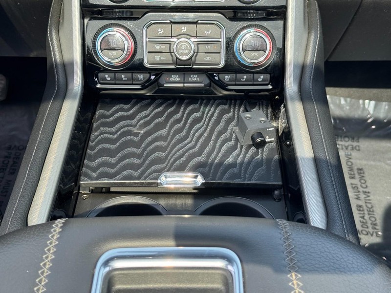 GMC Yukon Vehicle Image 18