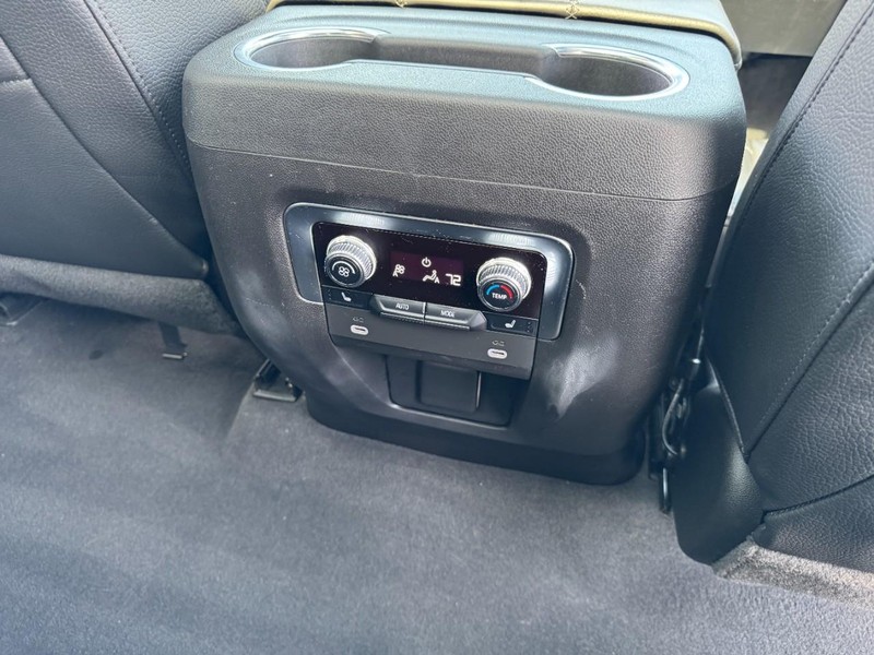 GMC Yukon Vehicle Image 20