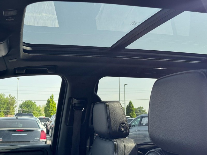 GMC Yukon Vehicle Image 29