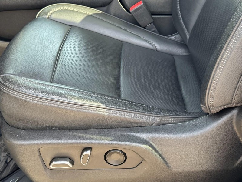GMC Yukon Vehicle Image 30