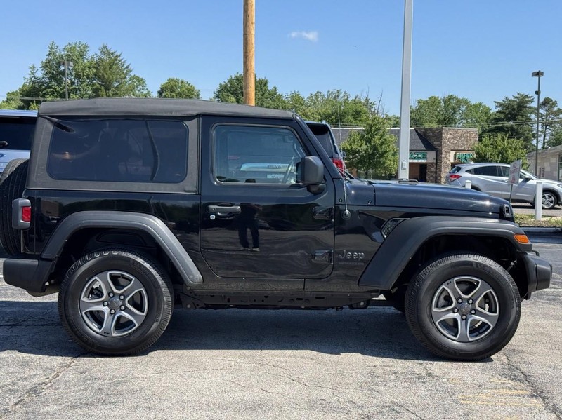 Jeep Wrangler Vehicle Image 02