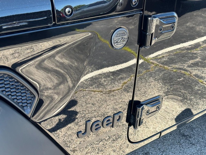 Jeep Wrangler Vehicle Image 11