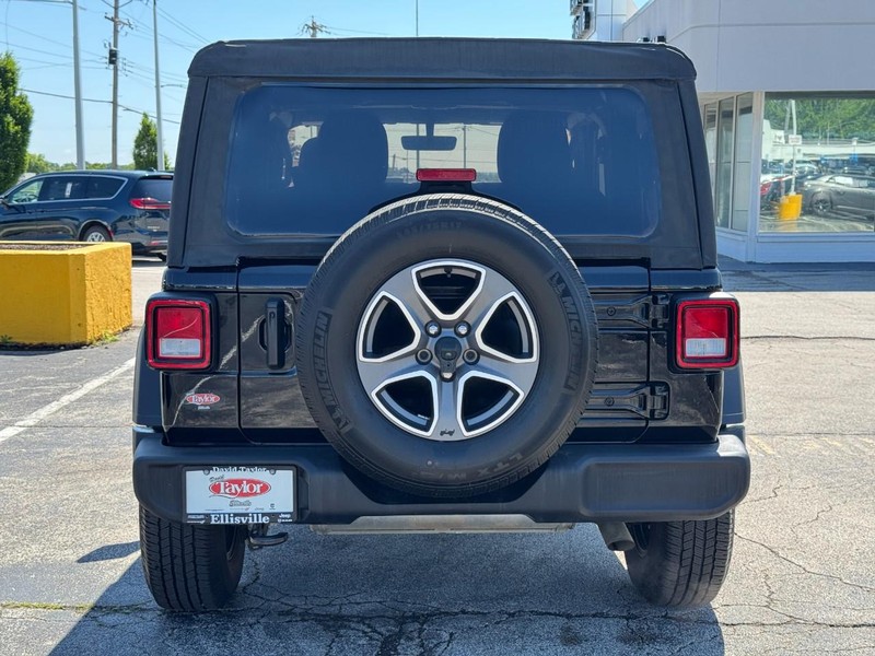 Jeep Wrangler Vehicle Image 14